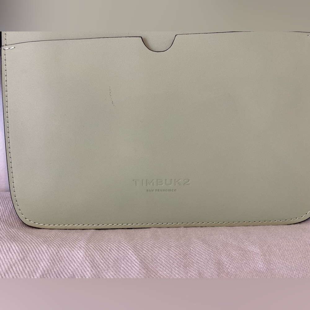 Timbuk2 Smooth Moves Leather Wristlet - Picture 7 of 15